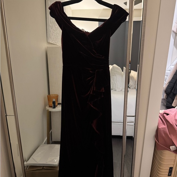 David’s Bridal OLEG CASSINI Velvet Off-the-Shoulder Sheath with Ruffle - Picture 5 of 9